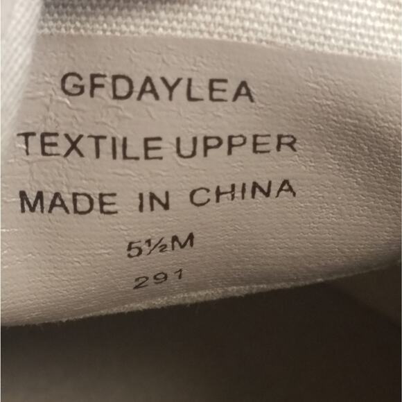 Guess Daylea Platform Sneaker Size 5.5 Gray/Silver Slip-On Faux Suede Comfy New - Picture 7 of 10